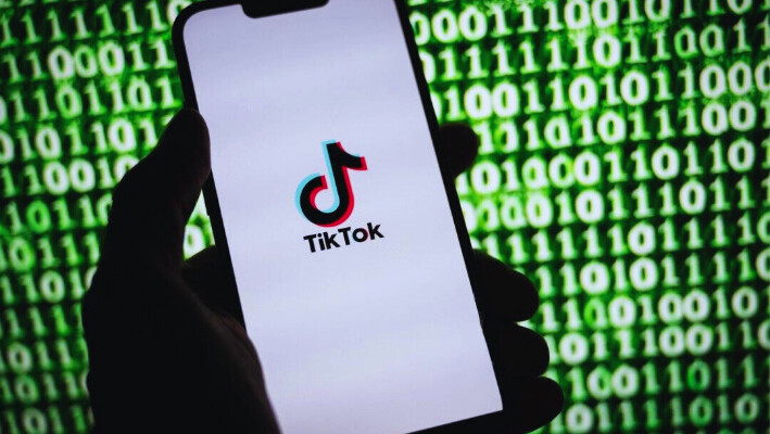 El logotipo de TikTok en un celular en Mulhouse, al este de Francia, el 30 de octubre de 2023. (Sebastien Bozon/AFP vía Getty Images)