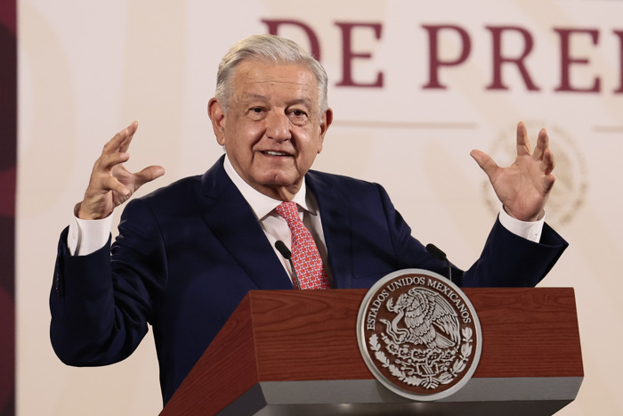 López Obrador firma decreto para crear nuevo fondo de pensiones en México