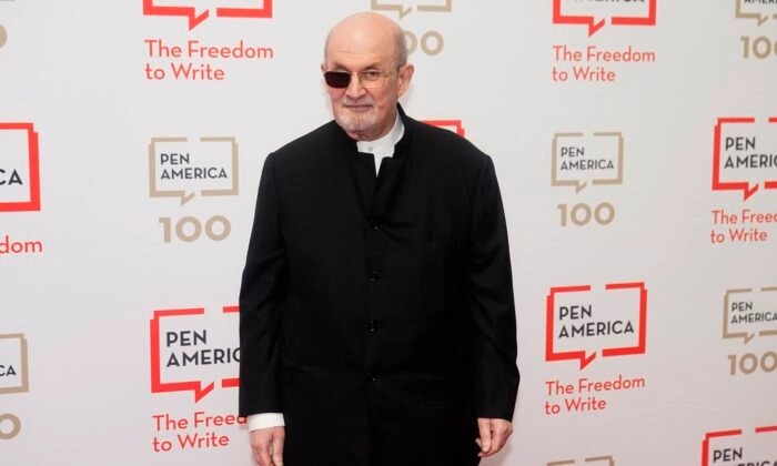 El escritor Salman Rushdie asiste a la Gala Literaria PEN América 2023 en Nueva York el 18 de mayo de 2023. (Frank Franklin II/Foto AP)