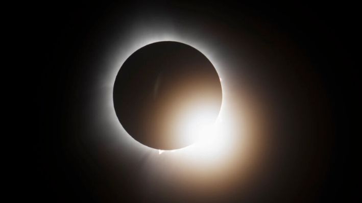 En esta imagen proporcionada por la NASA, se aprecia un eclipse solar total desde el Indianapolis Motor Speedway en Indianápolis, Indiana, el 8 de abril de 2024. (Joel Kowsky/NASA vía Getty Images)