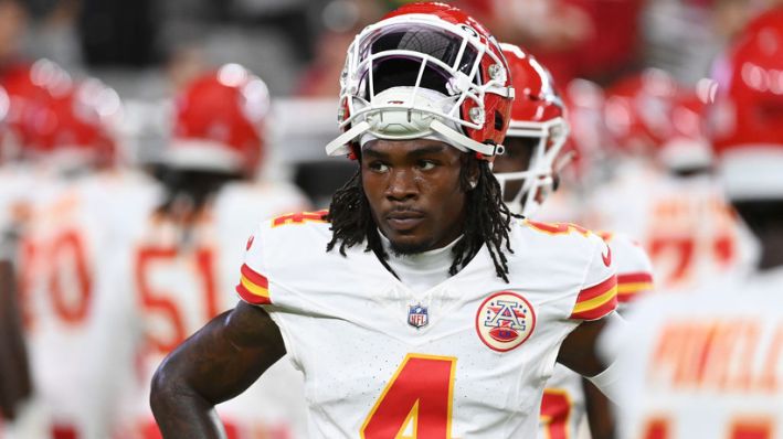 Rashee Rice # 4 de los Kansas City Chiefs se prepara para un juego de pretemporada contra los Arizona Cardinals en el State Farm Stadium, el 19 de agosto de 2023 en Glendale, Arizona. (Foto de Norm Hall/Getty Images)