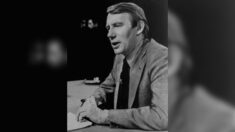 Muere Robert MacNeil, reconocido periodista recordado por su cobertura del Watergate