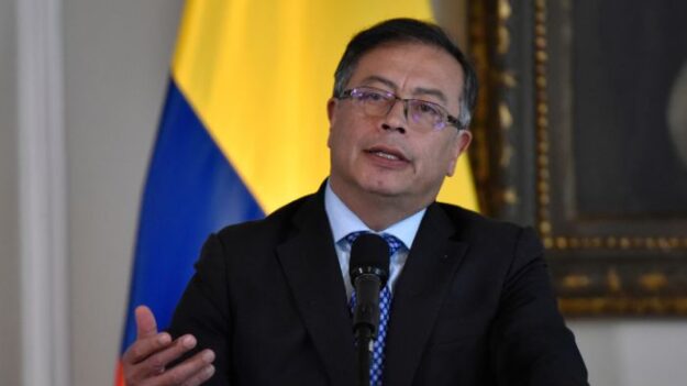 Colombia suspende suministro de energía a Ecuador