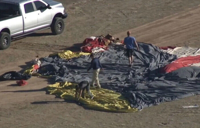 Escena del accidente de un globo aerostático en Eloy, Arizona, el 14 de enero de 2023. (Cortesía de KNXV)