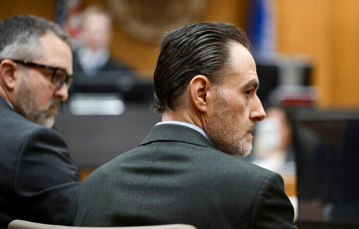Nicolae Miu observa durante su juicio por asesinato, en la Corte de Circuito del Condado de St. Croix en Hudson, Wisconsin, el 5 de abril de 2024. (Aaron Lavinsky/Star Tribune vía AP)