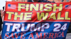 Más latinos apoyan el muro de Trump