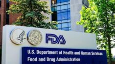 2 funcionarios de la FDA que supervisaban las vacunas fueron empleados en Moderna: documentos FOIA