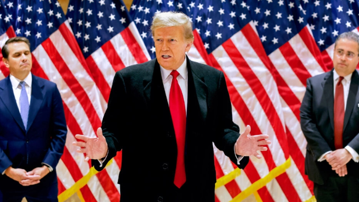 El expresidente Donald Trump habla durante una rueda de prensa en el número 40 de Wall Street, en Nueva York, el 25 de marzo de 2024. (Michael M. Santiago/Getty Images)