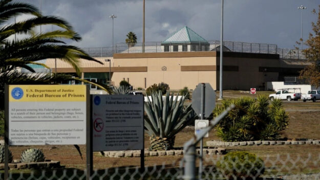 Cierran prisión federal “Club de la Violación” de California