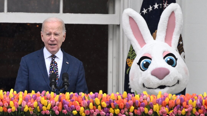 El presidente Joe Biden habla durante el Easter Egg Roll anual en el Jardín Sur de la Casa Blanca el 1 de abril de 2024. (Saul Loeb/AFP vía Getty Images)
