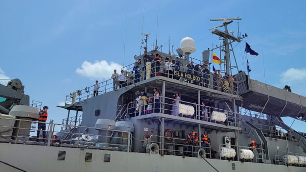 Llegan a México 34 ciudadanos rescatados por la Marina en Haití