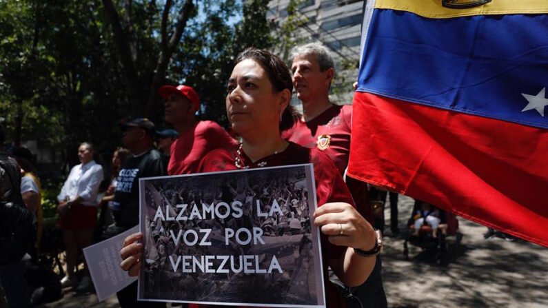 Personas de origen venezolano radicadas en México protestan este sábado 6 de abril de 2024, para exigir elecciones justas en el país sudamericano, en la Ciudad de México (México). EFE/Sáshenka Gutiérrez