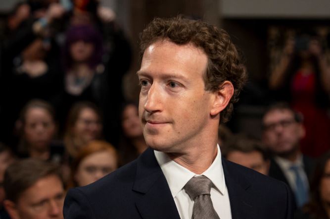 Fundador y CEO de Meta, Mark Zuckerberg, llega para testificar ante el Comité Judicial del Senado en Washington el 31 de enero de 2024. (Madalina Vasiliu/The Epoch Times)