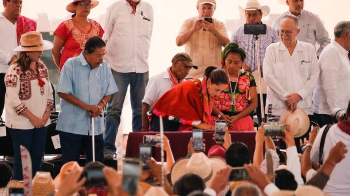 Sheinbaum firma acuerdo por la soberanía alimentaria en Chinameca, Morelos, el 10 de abril de 2024. (Cortesía: Campaña de Claudia Sheinbaum Pardo)