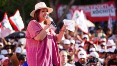 Xóchitl Gálvez ampliaría beca universal para jóvenes de preparatorias públicas y privadas en México