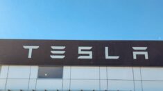 Tesla llega a acuerdo en demanda por accidente fatal de «piloto automático»