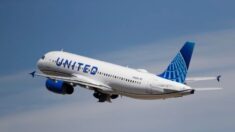 Pilotos de United presionados a tomar tiempo libre sin pago, en medio de batallas de Boeing