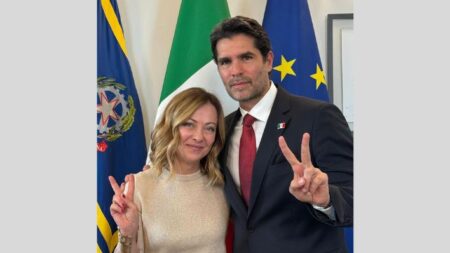 Verástegui se reúne con la primera ministra italiana Giorgia Meloni y la invita a México