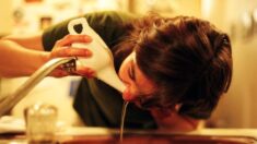 CDC advierten que usar agua del grifo para lavados nasales puede causar infecciones mortales