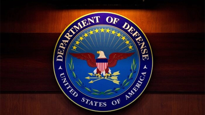 Una placa con el sello del Departamento de Defensa en el Pentágono en Washington, el 26 de enero de 2012. (Mandel Ngan/AFP vía Getty Images)
