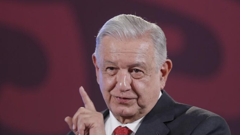 El presidente de México, Andrés Manuel López Obrador, participa este martes en una rueda de prensa matutina en Palacio Nacional, de la Ciudad de México, México. (Isaac Esquivel/EFE)
