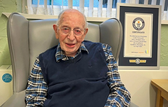 Conozca al hombre más viejo del mundo, que dirige sus finanzas a los 111 años