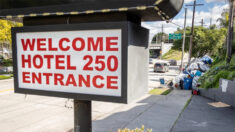 «Suficientemente seguro»: Un hotel en el corazón del asediado programa para indigentes de Los Ángeles