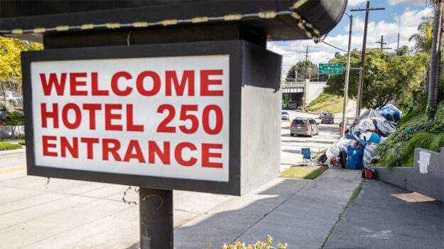 «Suficientemente seguro»: Un hotel en el corazón del asediado programa para indigentes de Los Ángeles