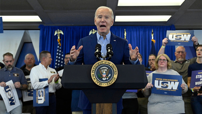 El presidente Joe Biden habla durante un acto en la sede de United Steelworkers en Pittsburgh el 17 de abril de 2024. (Andrew Caballero-Reynolds / AFP)

