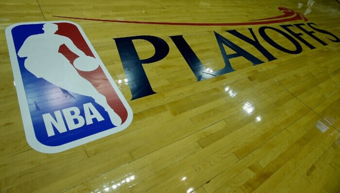 Un logotipo de los playoffs de la NBA se ve en la cancha antes de un partido entre los Oklahoma City Thunder y los Houston Rockets en Houston el 27 de abril de 2013. (Scott Halleran/Getty Images)