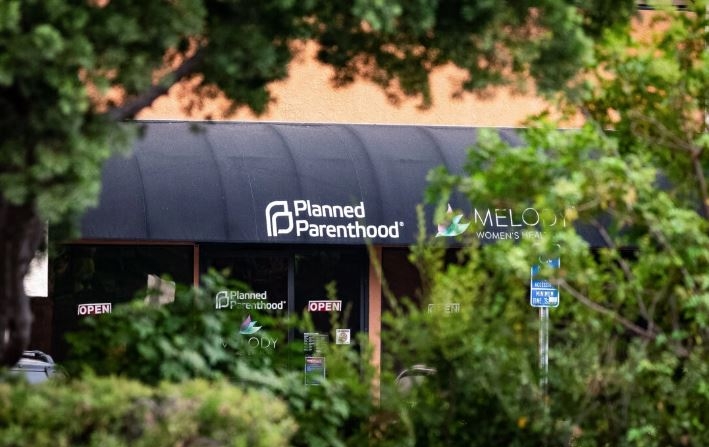 Un centro de Planned Parenthood en Anaheim, California, el 10 de septiembre de 2020. (John Fredricks/The Epoch Times)