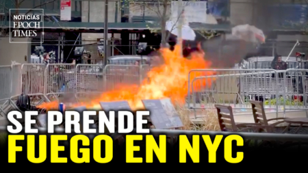 Hombre se prende fuego afuera de la Corte del juicio contra Trump en NYC | NET
