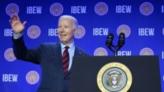 Biden arremete contra Trump y los «súper adinerados» en una conferencia sindical