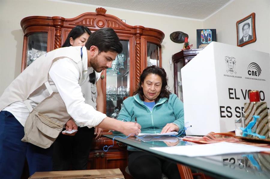 Más de 184,000 ecuatorianos en España podrán votar el domingo en referéndum sobre seguridad