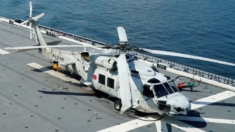 Choque de 2 helicópteros de la Armada japonesa deja 1 muerto y 7 desaparecidos