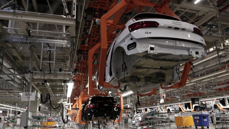 Aspecto de la planta automotriz alemana Audi en el municipio de San José Chiapa, en el estado mexicano de Puebla. Fotografía de archivo. (Hugo Ortuño/EFE)