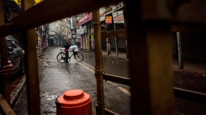 Una imagen ilustrativa de una calle en un barrio en Delhi, India. (Anindito Mukherjee/Getty Images)