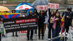 Manifestantes interrumpen discurso del embajador chino en Harvard
