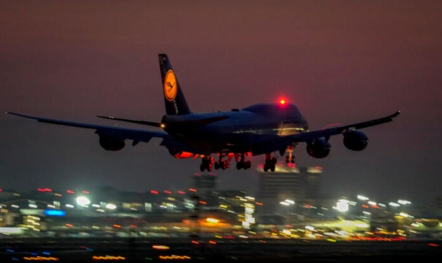 Boeing con 345 pasajeros rebota durante «aterrizaje difícil» en el aeropuerto de Los Ángeles