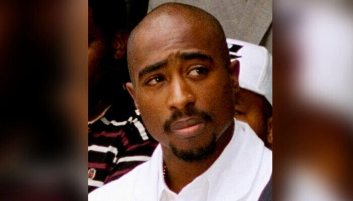 El rapero Tupac Shakur asiste a un acto de registro de votantes en el centro sur de Los Ángeles el 15 de agosto de 1996. (Frank Wiese/Foto AP)