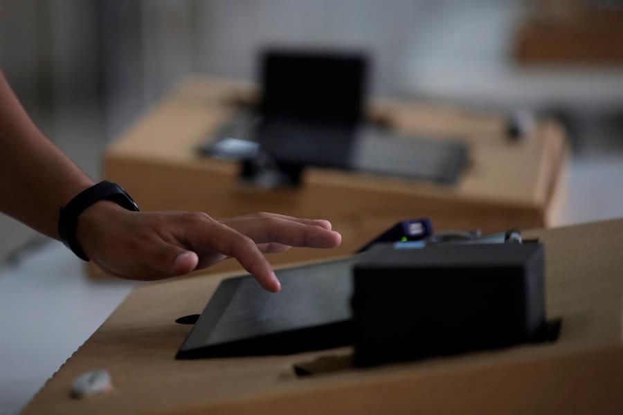 Suspenden voto electrónico en elecciones en Panamá por desconfianza de los partidos