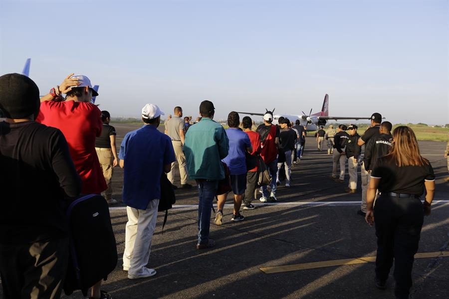 Panamá deporta y expulsa a grupo de 30 colombianos por tener perfil «peligroso»