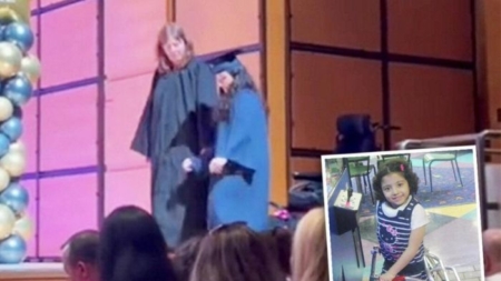 Estudiante discapacitada da primeros pasos en escenario de graduación sorprendiendo a su padre
