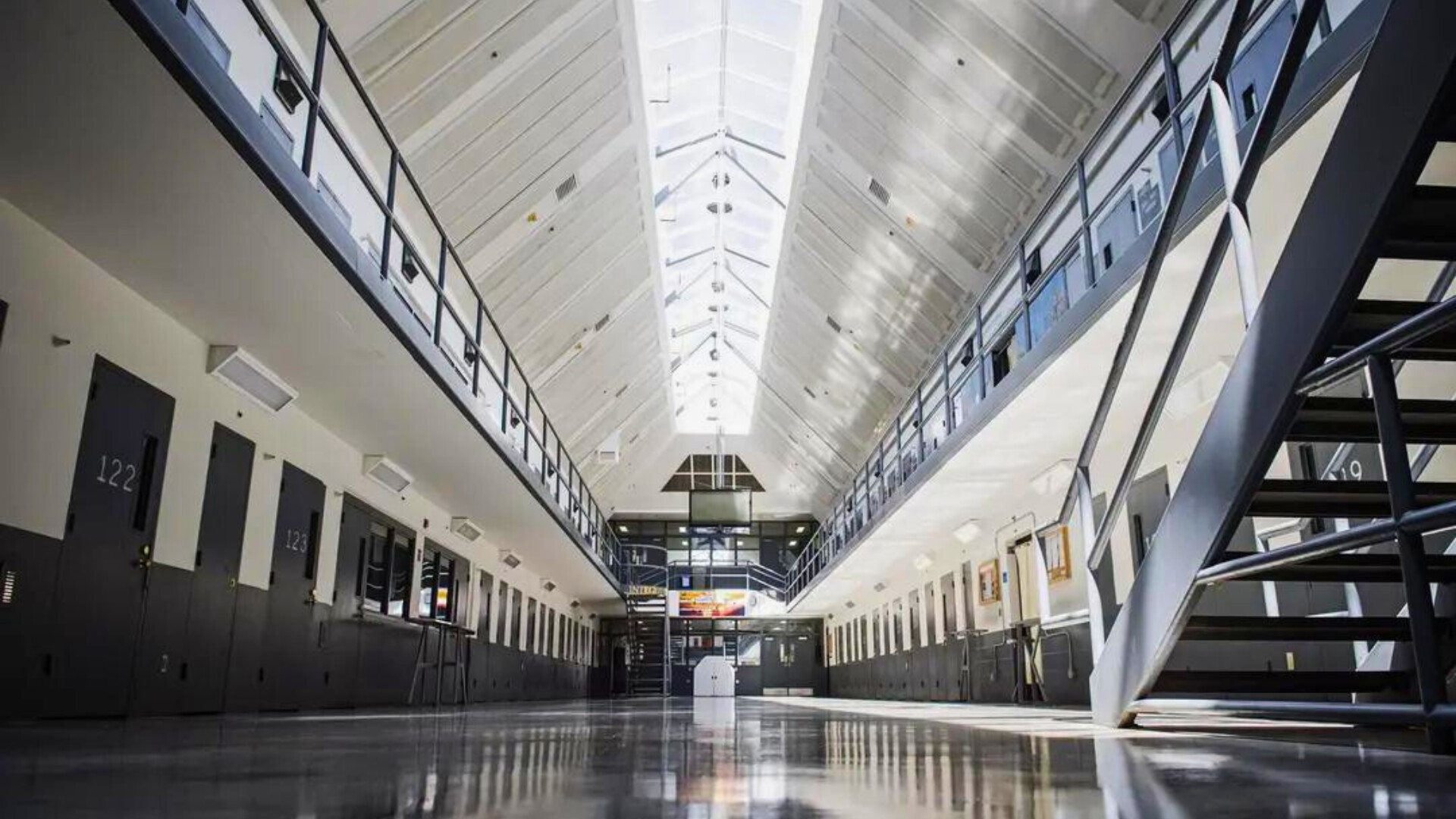 Un bloque de celdas de la prisión en la Institución Correccional Federal de El Reno en El Reno, Oklahoma, el 16 de julio de 2015. (Saul Loeb/AFP vía Getty Images)
