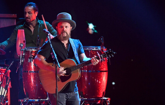 John Driskell Hopkins de la banda Zac Brown actúa en el escenario durante el iHeartRadio Music Festival 2019 en Las Vegas, Nevada, el 21 de septiembre de 2019. (Ethan Miller/Getty Images)