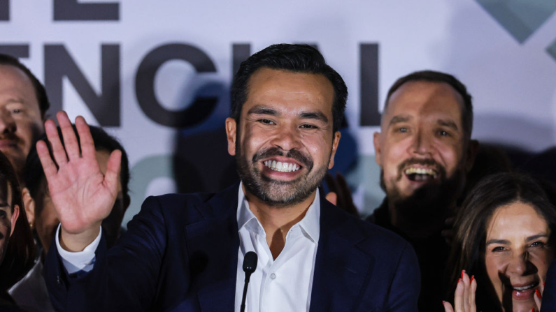 El candidato presidencial Jorge Álvarez Máynez de 'Movimiento Ciudadano' habla durante el segundo debate presidencial en Estudios Churubusco el 28 de abril de 2024 en la Ciudad de México, México. (Manuel Velasquez/Getty Images)