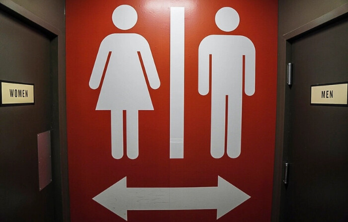 Empleadores deberán respetar pronombres y baños preferidos por personas transgénero: agencia federal