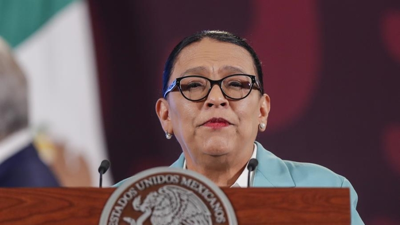 La secretaria de Seguridad y Protección Ciudadana, Rosa Icela Rodríguez, participa en la conferencia matutina de la Presidencia este lunes 29 de abril de 2024, en el Palacio Nacional en la Ciudad de México (México). EFE/ Isaac Esquivel