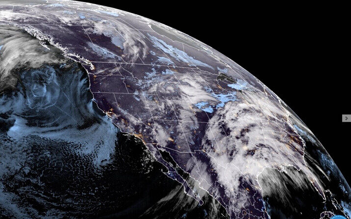 Imágenes satelitales de la NOAA de una tormenta de principios de abril que se movía por Estados Unidos en las primeras horas del 1 de abril de 2024. (Captura de pantalla vía The Epoch Times/CIRA/RAMMB)