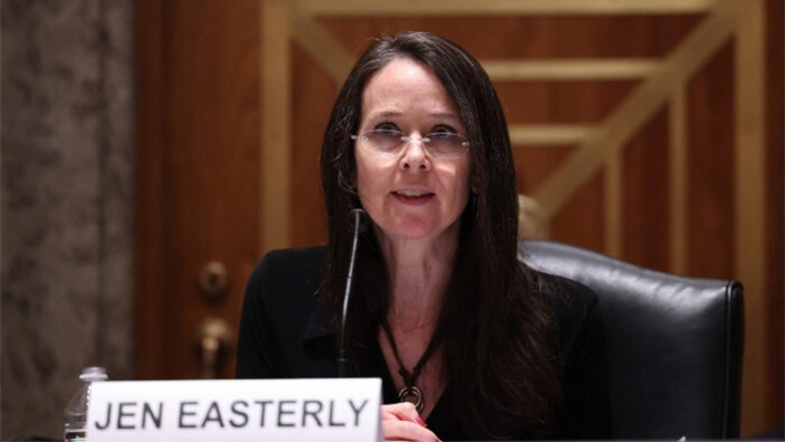 Jen Easterly, candidata a directora de la Agencia de Ciberseguridad y Seguridad de las Infraestructuras de Seguridad Nacional, declara durante su audiencia de confirmación ante el Comité de Seguridad Nacional y Asuntos Gubernamentales del Senado en Washington, el 10 de junio de 2021. (Kevin Dietsch/Getty Images)